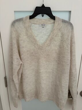 Madewell Women's V-Neck Sweater in Beige